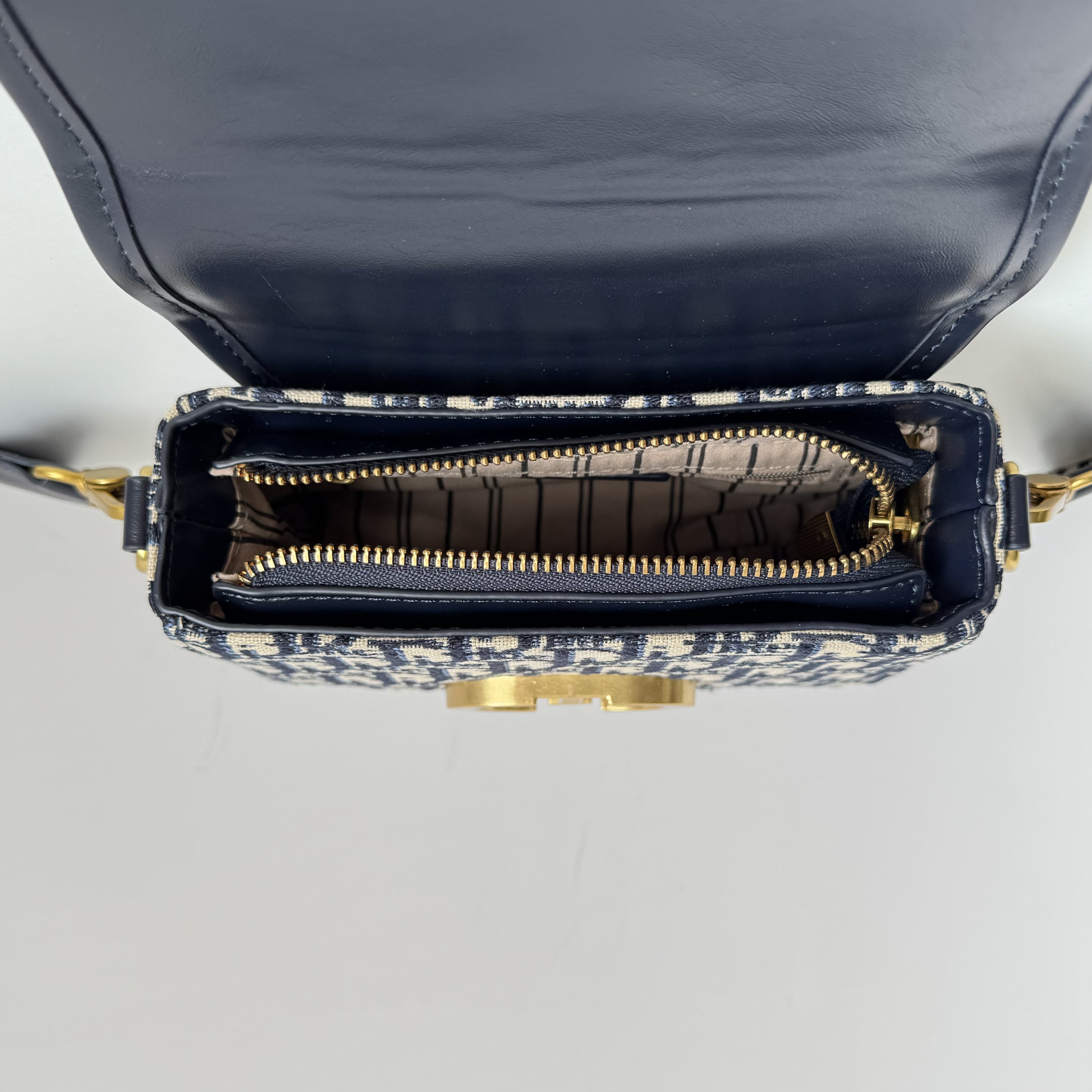 经典百搭时尚单肩斜挎包