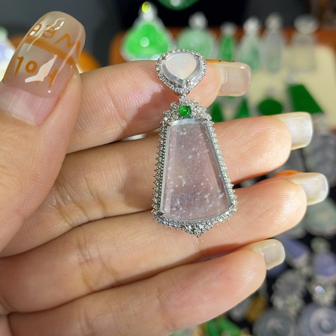 翡翠18K金镶嵌颈饰A货翡翠