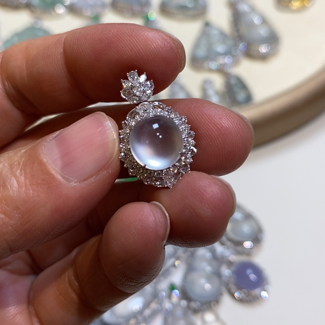 翡翠18K金镶嵌吊坠(不含链)蛋面