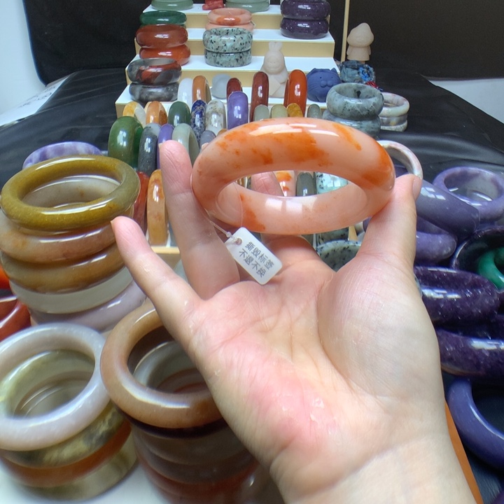 未镶嵌手镯石英质玉么**尼