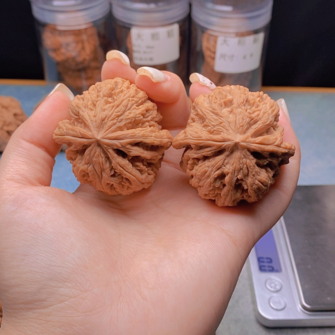 吊坠文玩核桃粗筋精品对46棱子有微黄