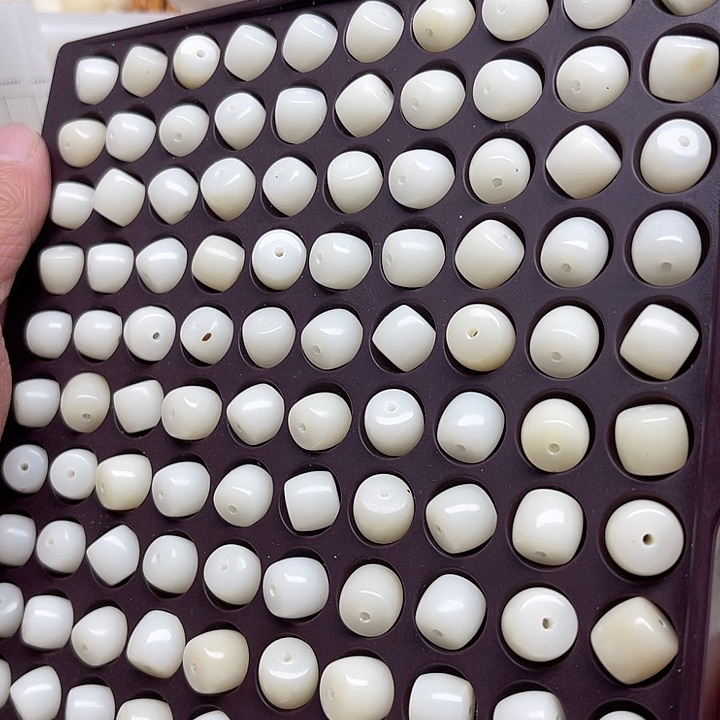 白玉菩提吊坠微瑕11-10白玉直切110颗