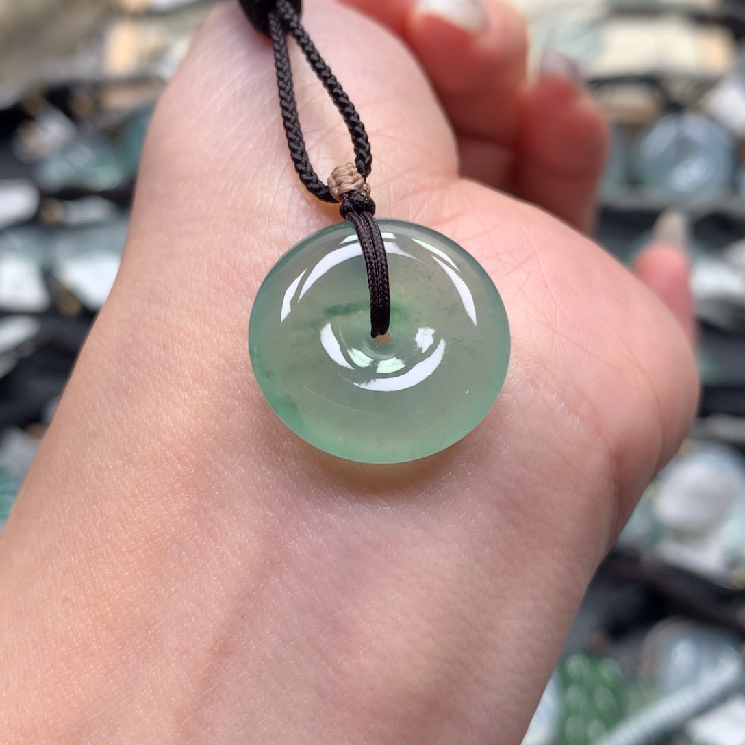 翡翠颈饰未镶嵌扣子