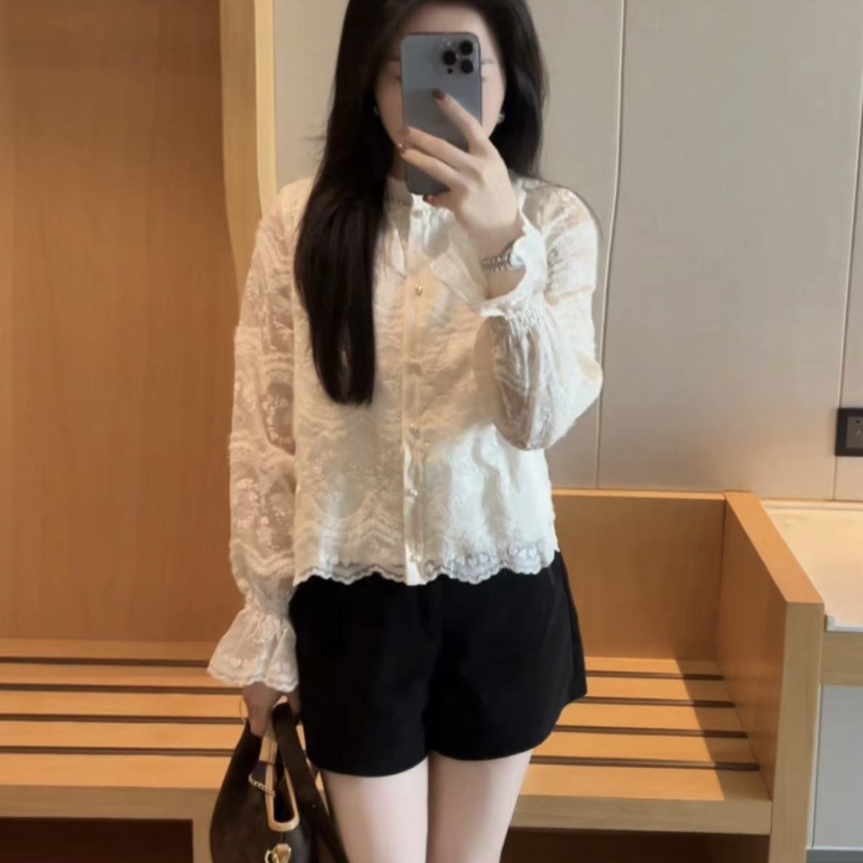 【759】名媛重工立领蕾丝长袖衬衫女秋冬设计感珍珠扣洋气别致上衣