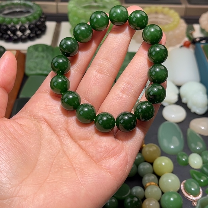 和田玉未镶嵌珠宝半成品卡13红皮菠菜绿手串