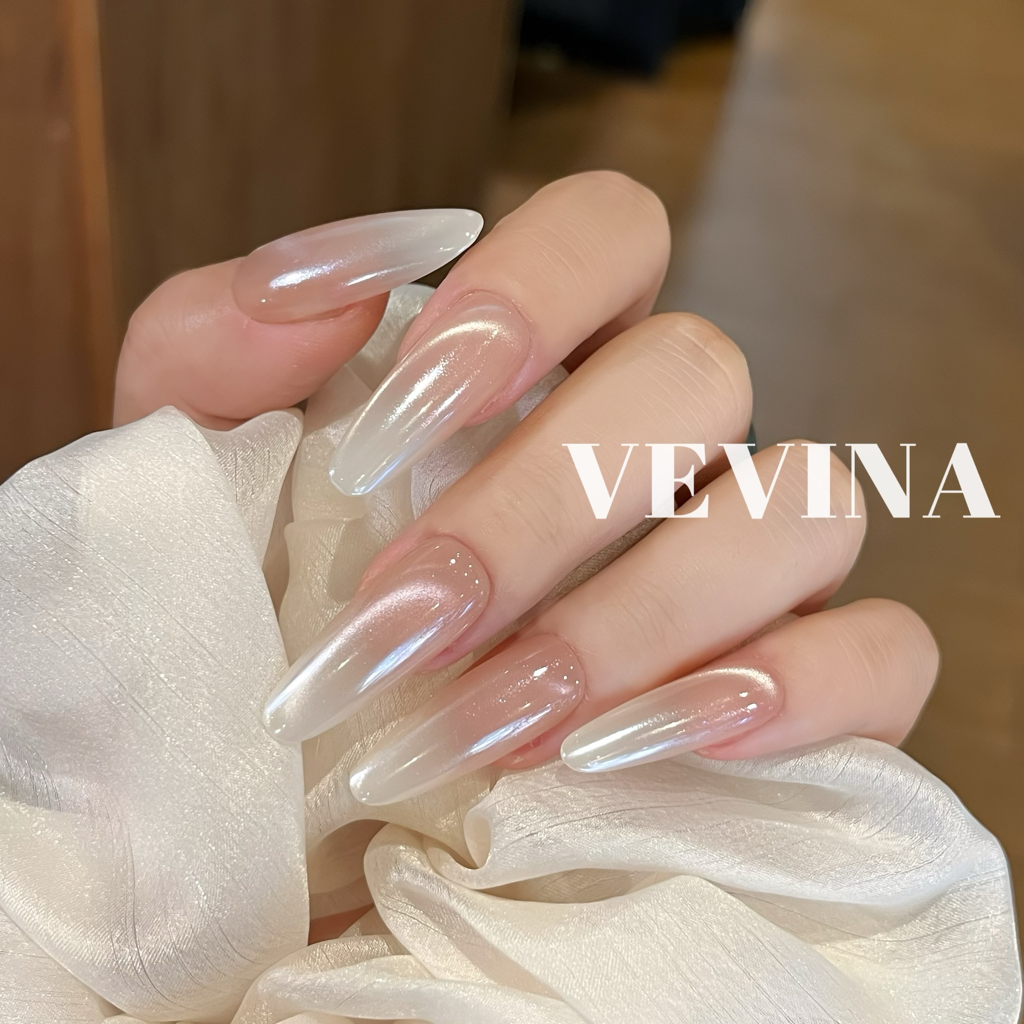 苏禾维【海莉】纯手工设计高端穿戴甲可拆卸渐变色月光粉显白美甲