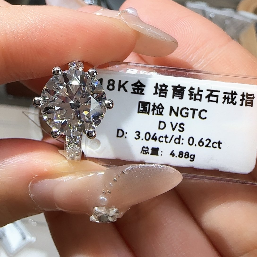 实验室培育钻石18K金镶嵌梦**香3卡白月光 11