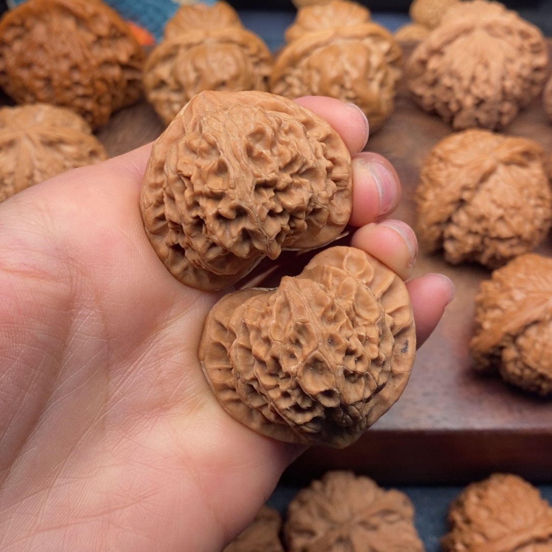 文玩核桃把件40全品精配，桃心宫灯