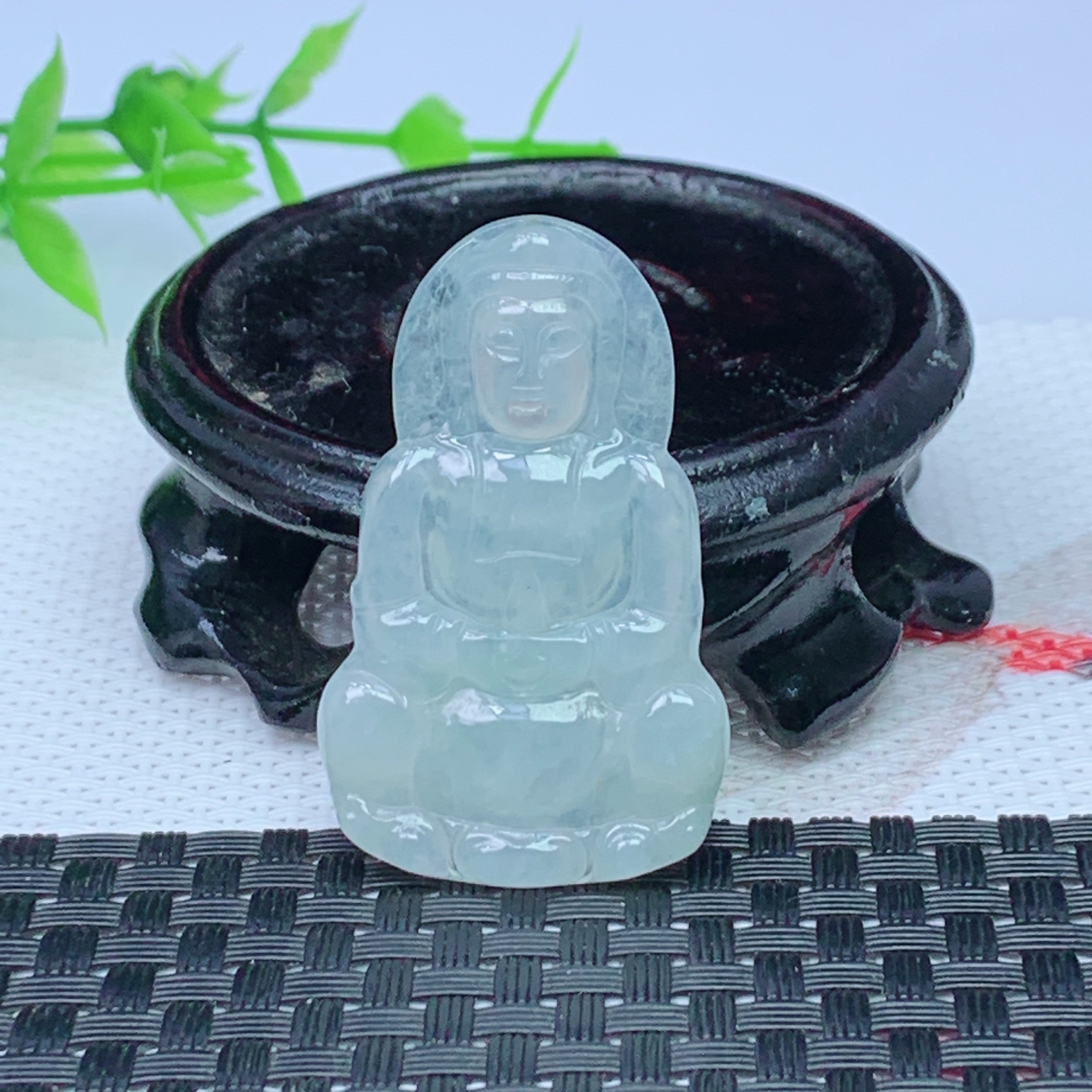 缅甸天然A货翡翠 水润正装观音吊坠 尺寸；42.9*27*3.6mm