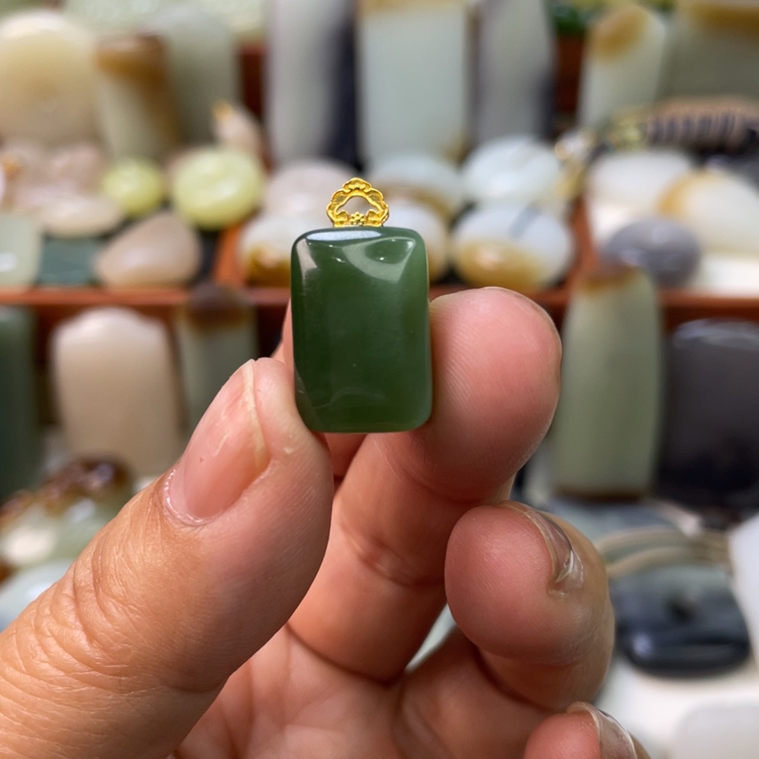 和田玉（碧玉）颈饰18K金镶嵌