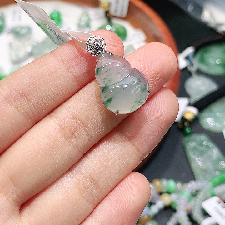 翡翠未镶嵌颈饰缅甸天然翡翠