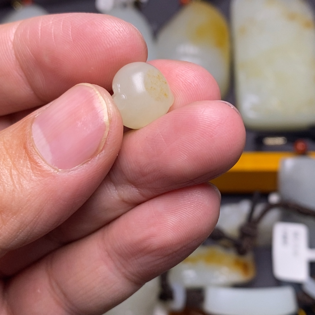 和田玉未镶嵌车挂