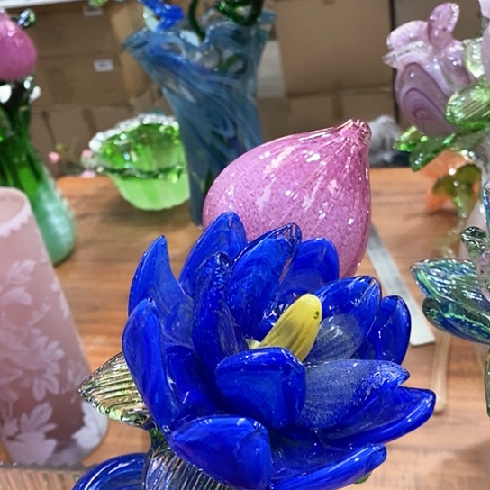 琉璃花瓶高45厘米宽9厘米