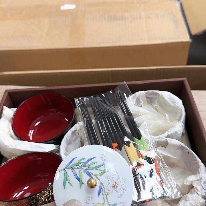 瓷片瓷器。                     