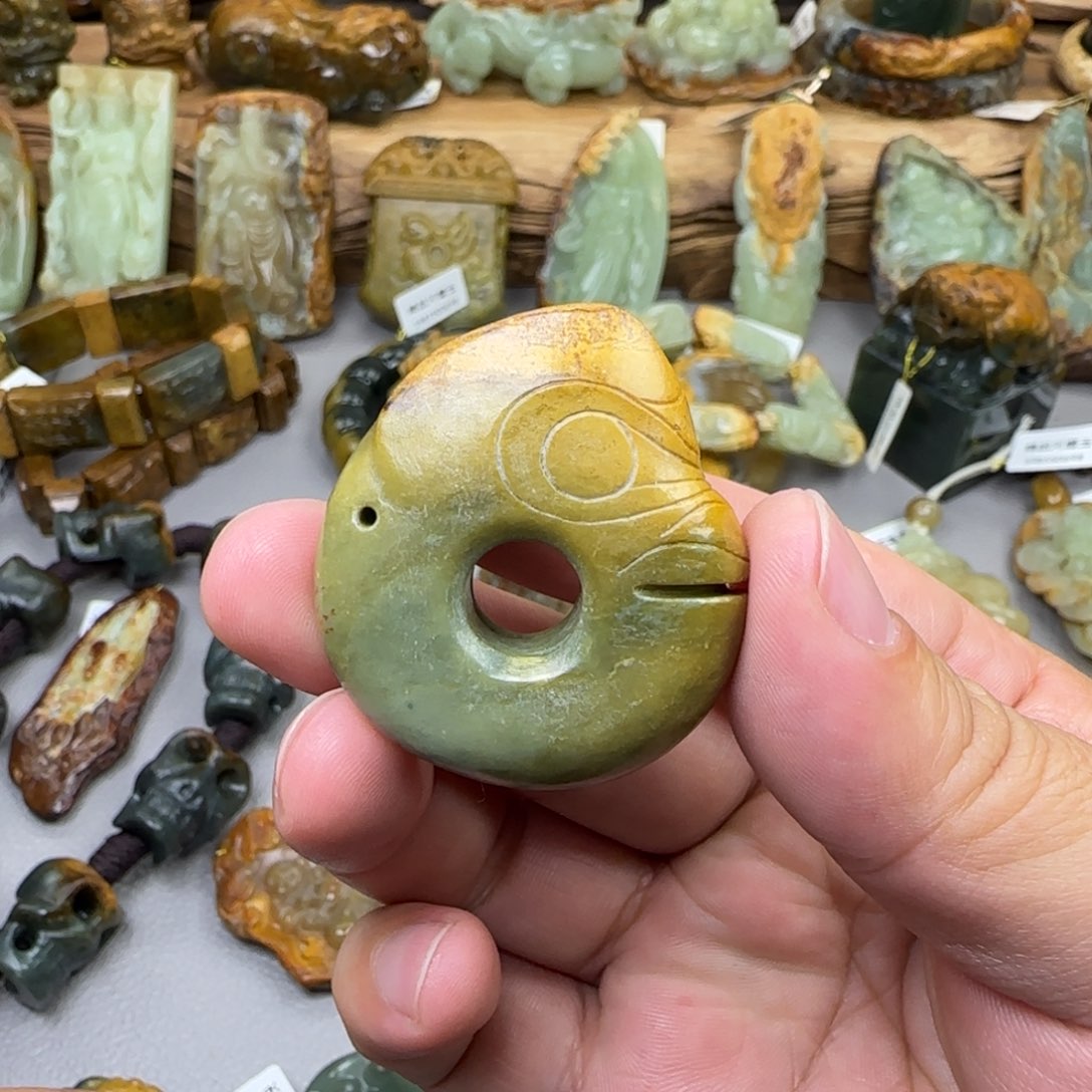 岫岩河磨玉（透闪石质玉）未镶嵌珠宝奇石