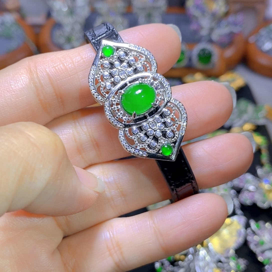 翡翠颈饰银S925镶嵌天然翡翠