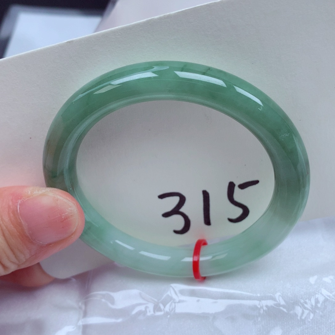 翡翠手镯未镶嵌翡翠