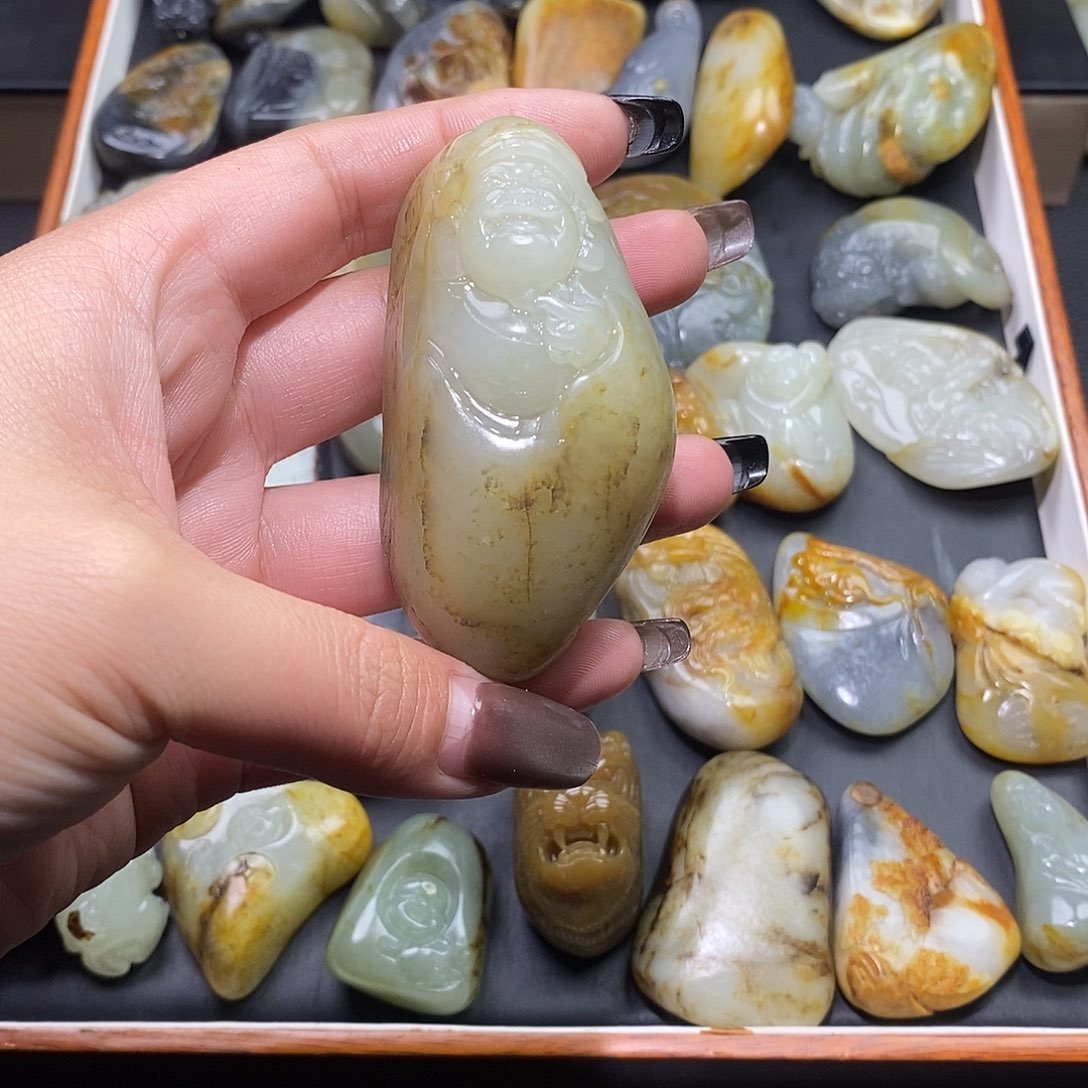 ¥***6和田玉未镶嵌颈饰