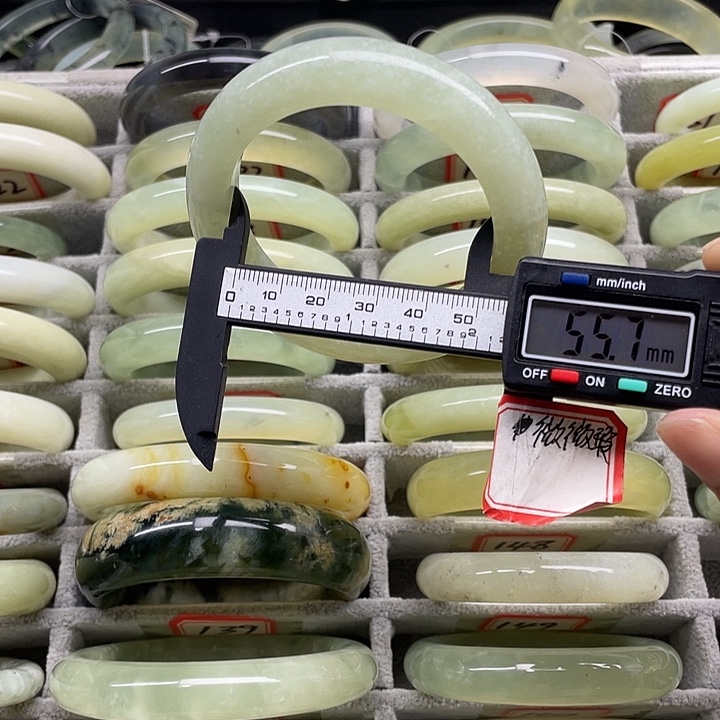 蛇纹石玉未镶嵌手镯158