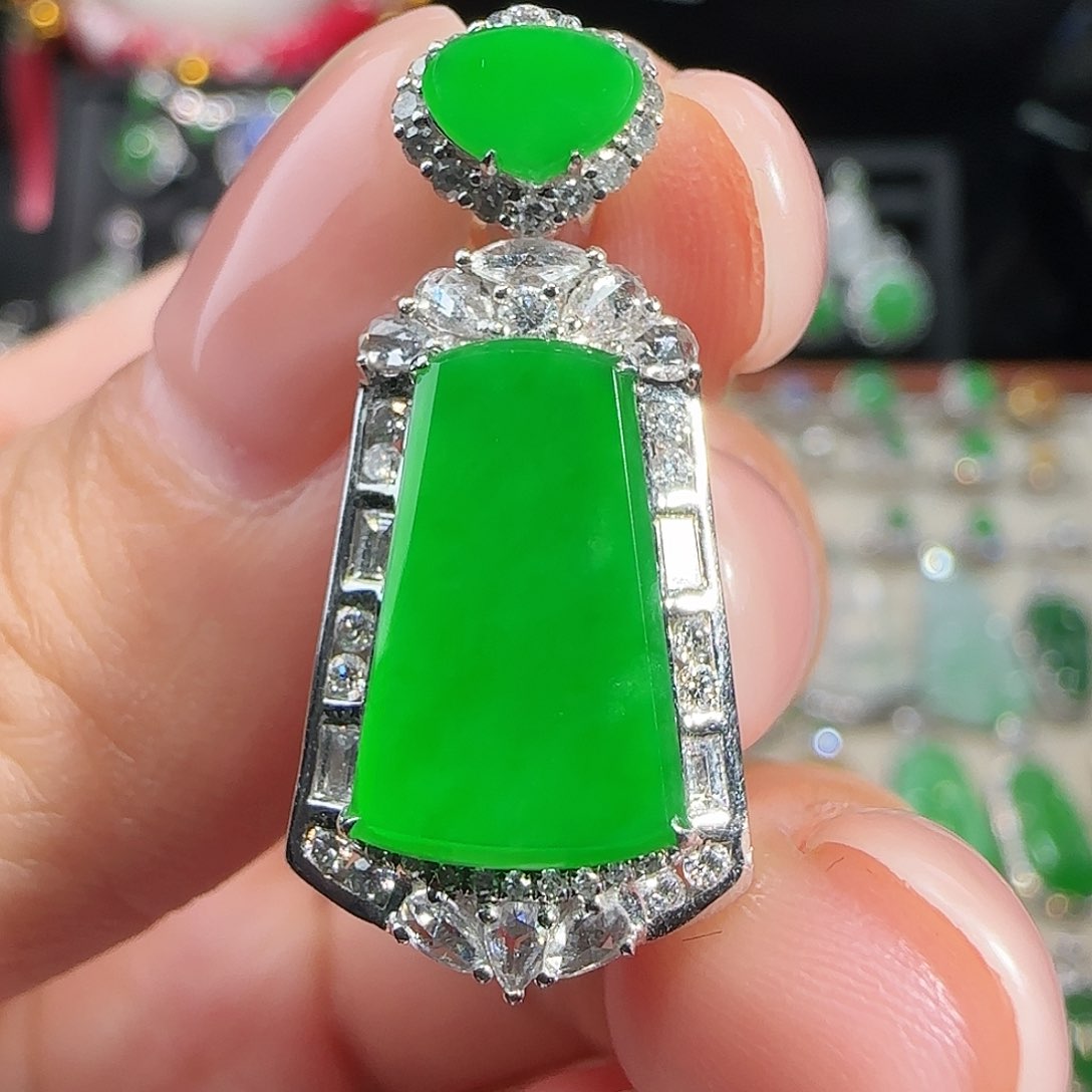 翡翠吊坠(不含链)18K金镶嵌