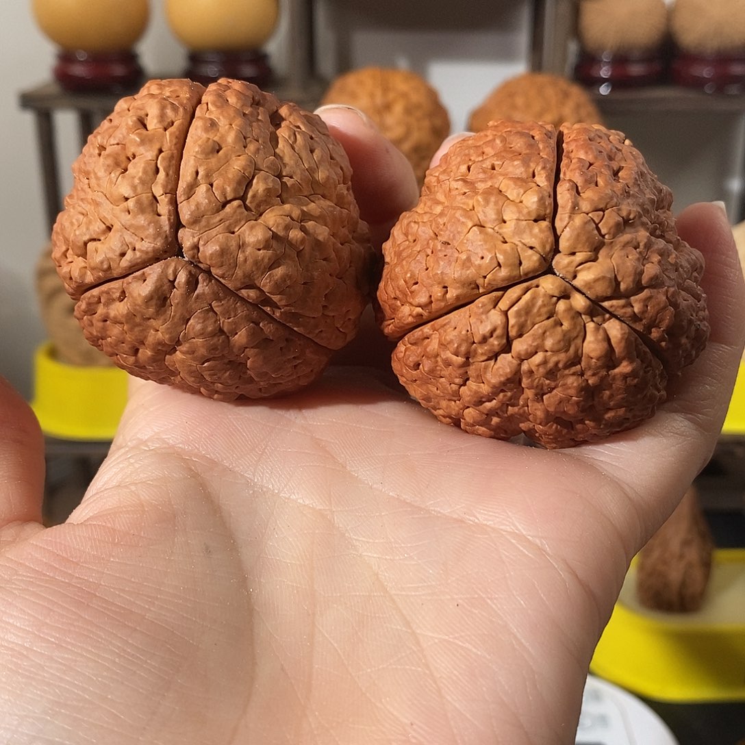 吊坠文玩核桃三瓣脑纹金刚练手微色5057