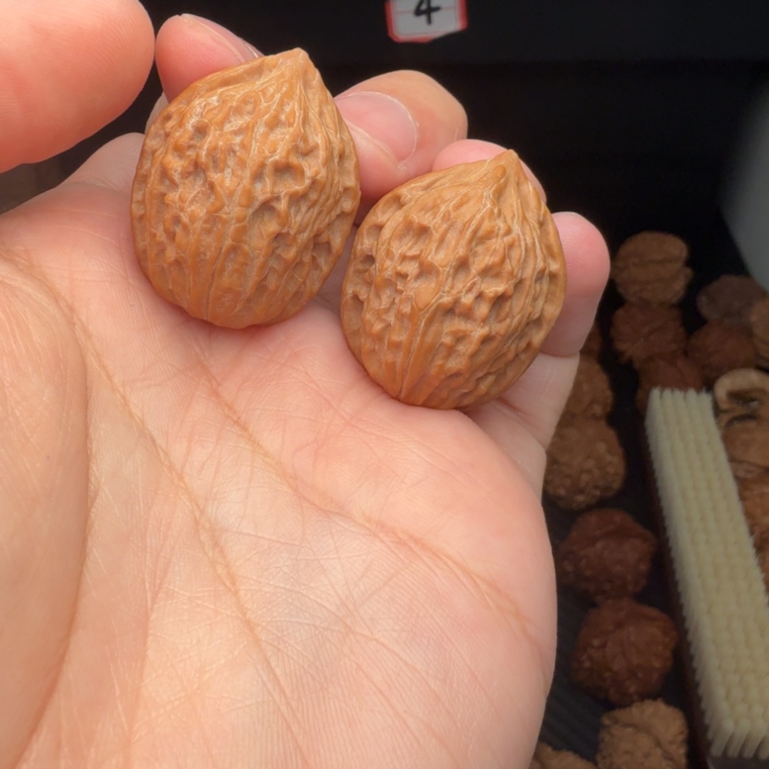 文玩核桃把件野生手捻小小鸡心边27