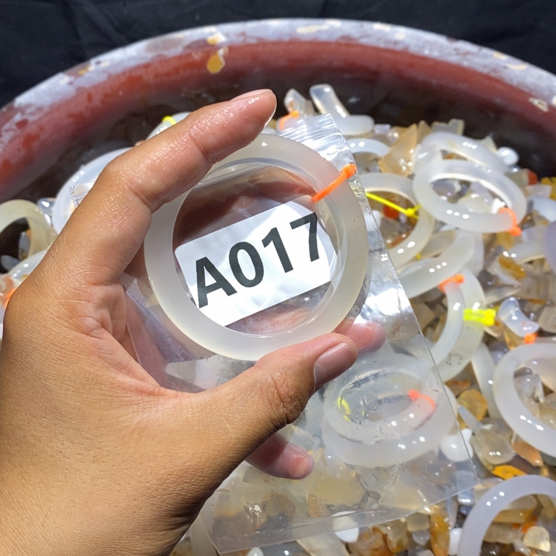 小****玛瑙/玉髓未镶嵌手镯