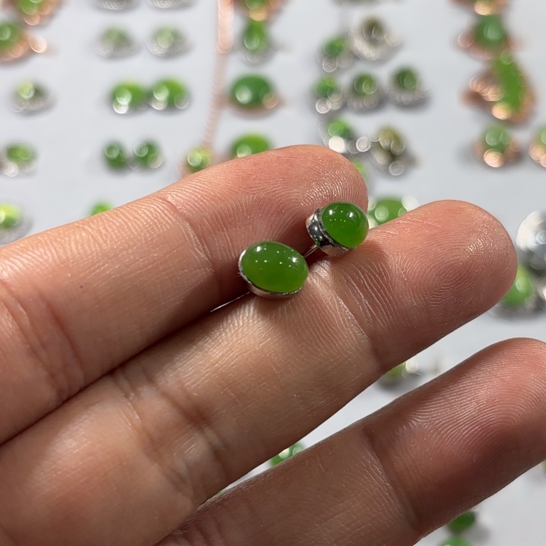 颈饰银S925镶嵌和田玉（碧玉）耳钉