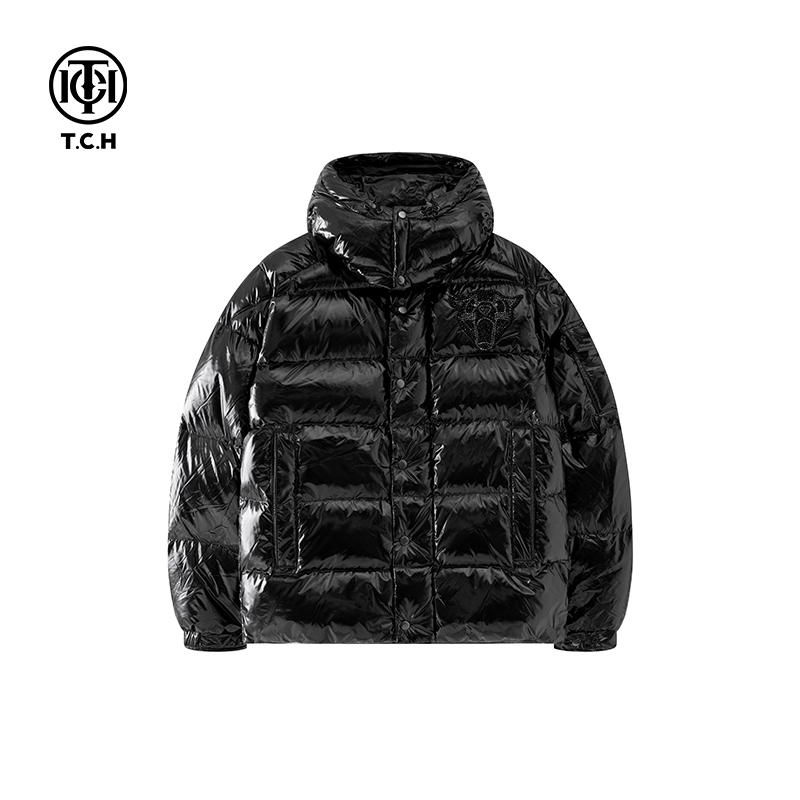 轻奢-TCH时尚潮牌豹头手缝钻亮面休闲连帽黑色羽绒服T69D198042