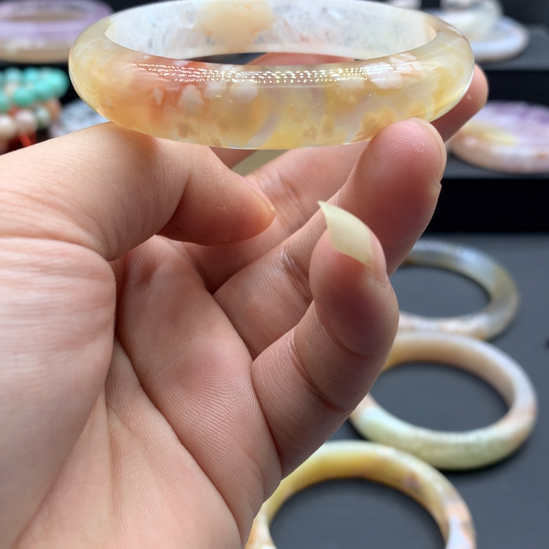 【闪购商品】玛瑙/玉髓手镯未镶嵌一**秋