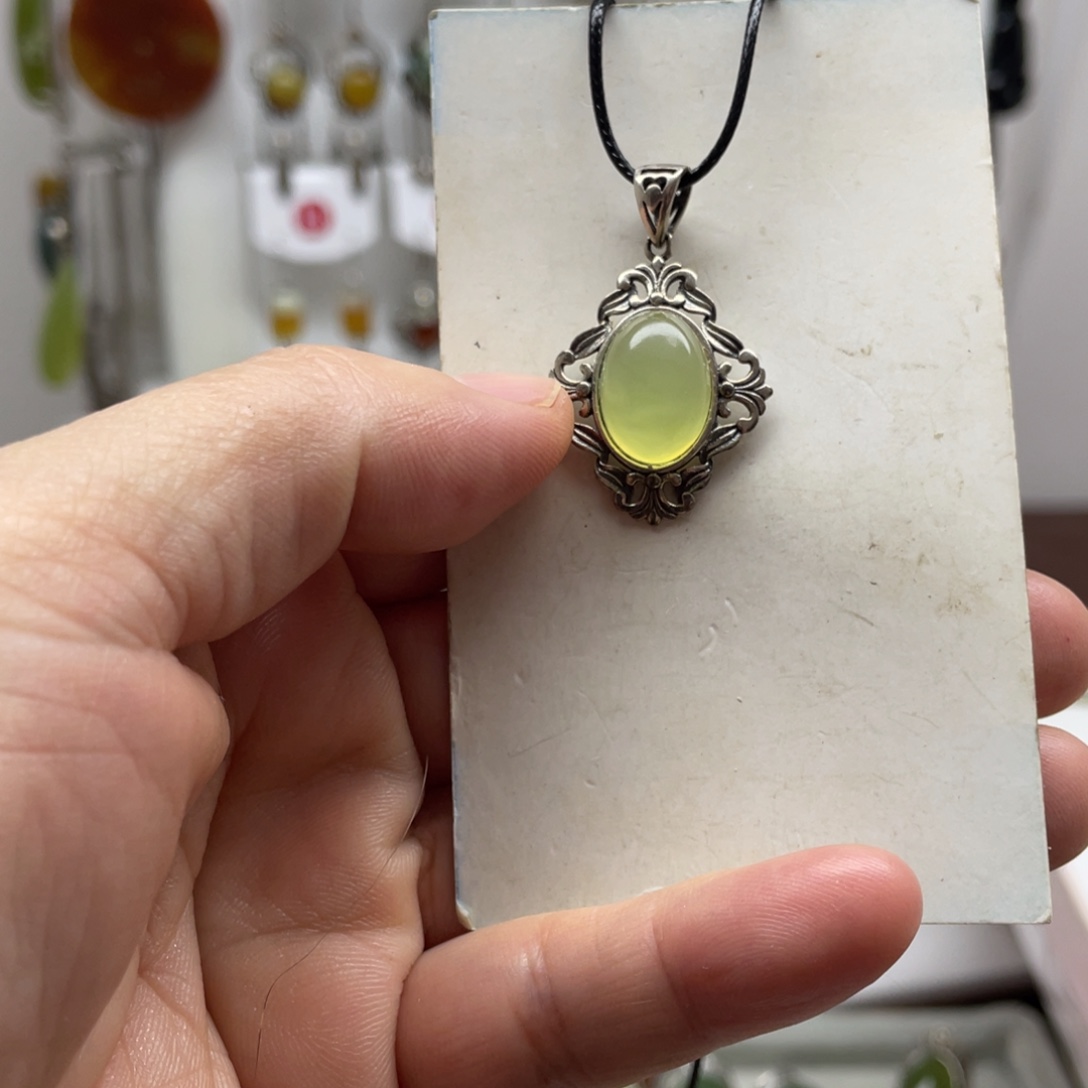 蛇纹石玉未镶嵌吊坠