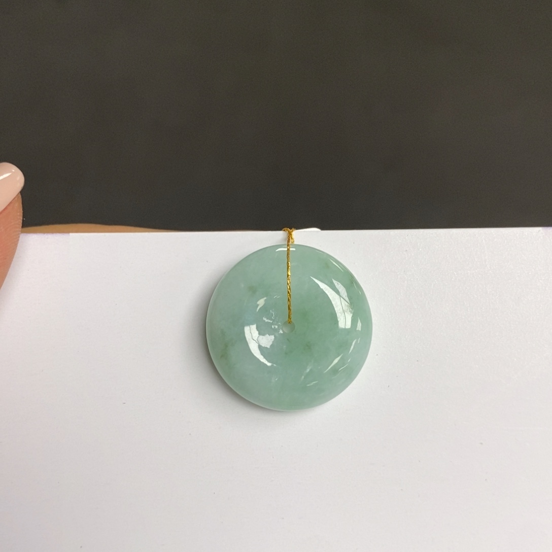 翡翠未镶嵌颈饰平安扣