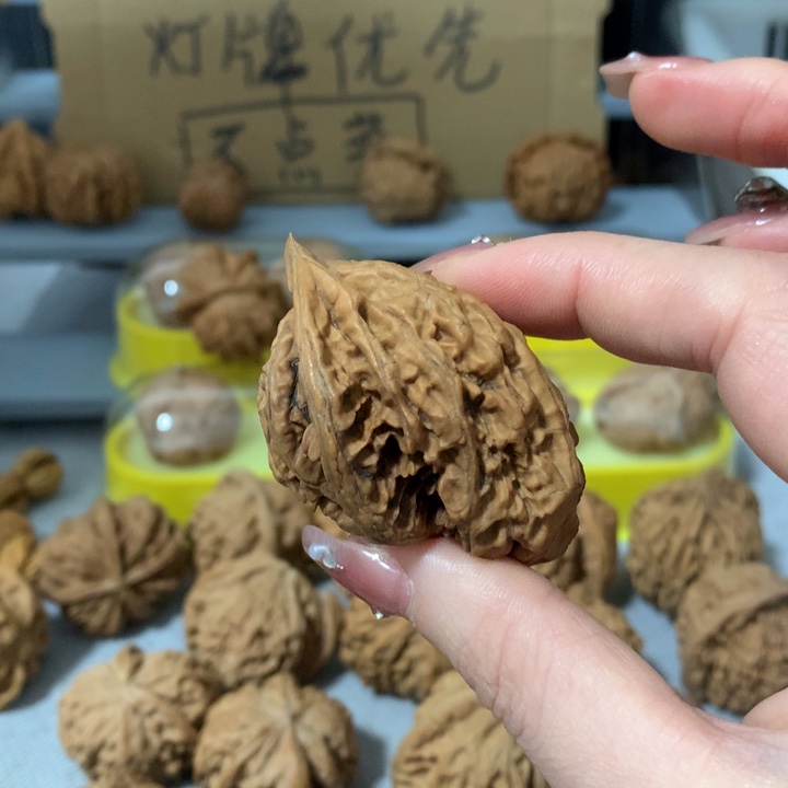 知***足吊坠文玩核桃异形单只，有瑕疵