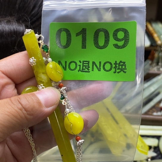 欭***惗未镶嵌蛇纹石玉发饰