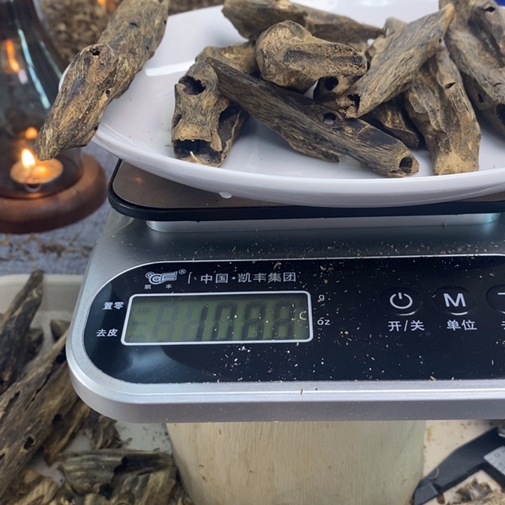 沉香碎屑沉香原材料