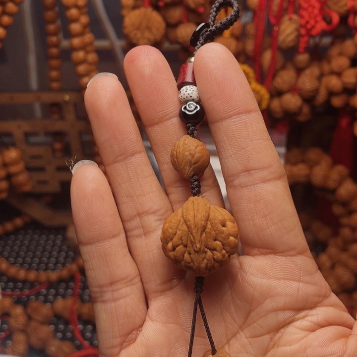 木质类龙纹桃枭挂件3