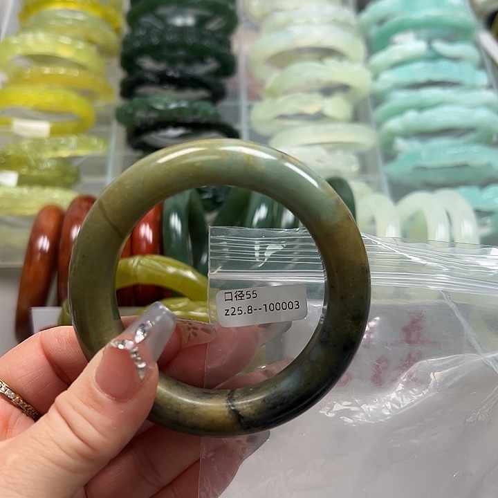 蛇纹石玉未镶嵌手镯