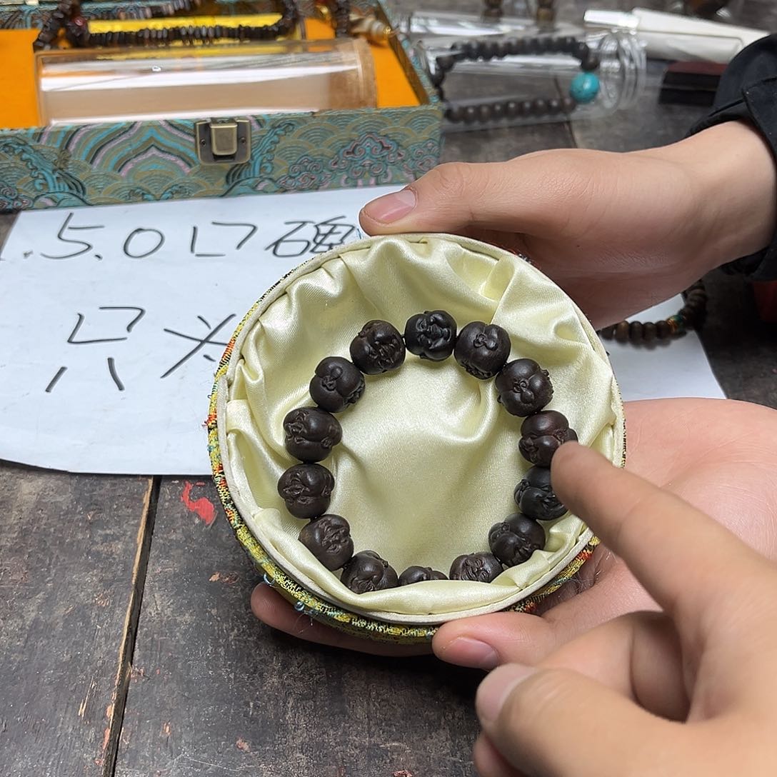 大叶紫檀（黑酸枝木类）