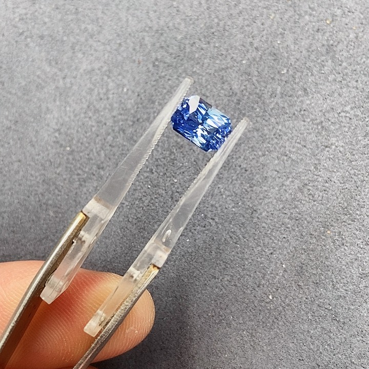 蓝宝石裸石未镶嵌2.3克拉