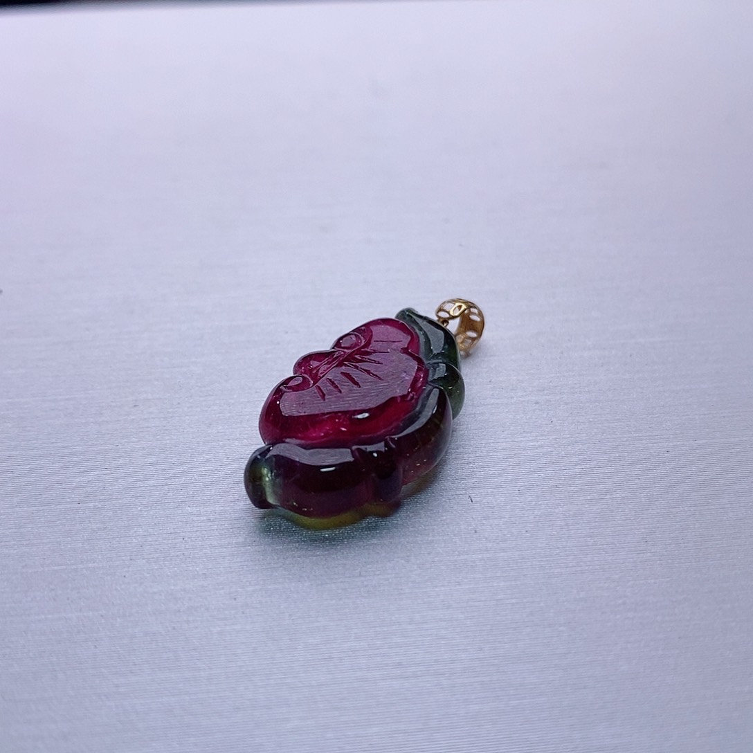 碧玺颈饰18K金镶嵌碧玺如意吊坠