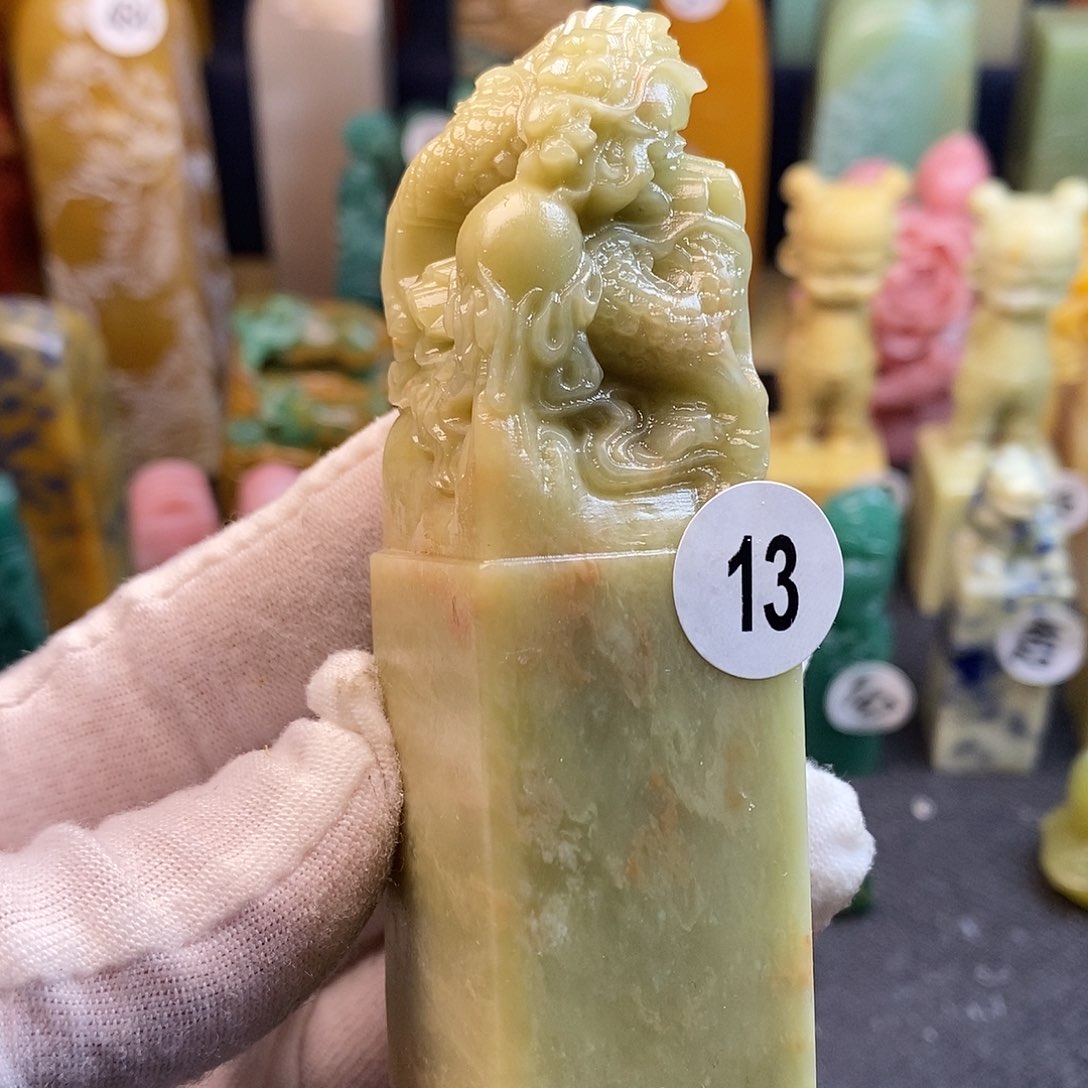 青田石篆刻艺术家的作品