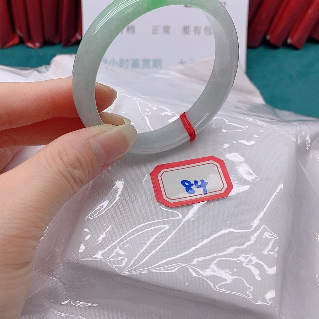 翡翠手镯未镶嵌般****多84444444444