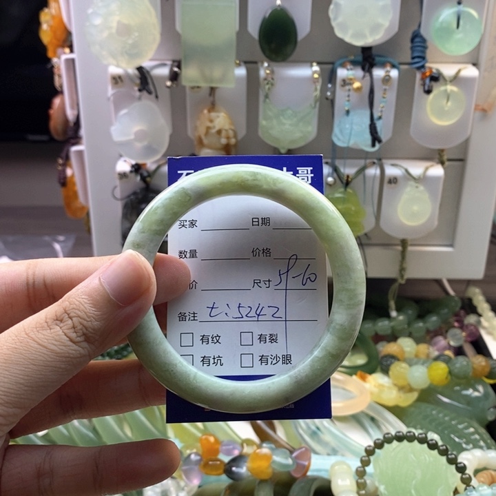 未镶嵌蛇纹石玉颈饰