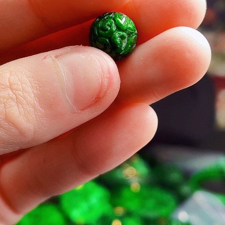 翡翠未镶嵌颈饰多样性