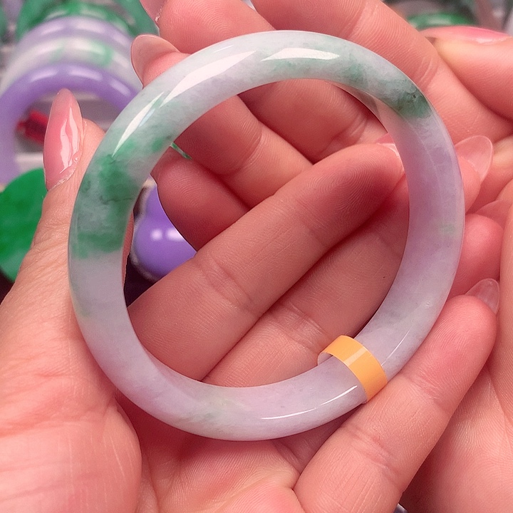 翡翠手镯未镶嵌翡翠手镯