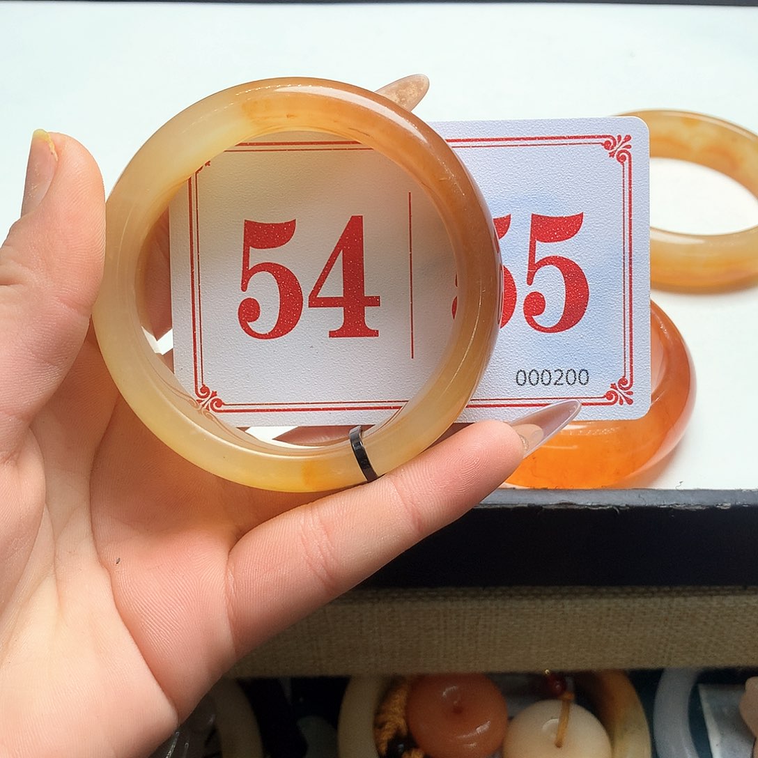 未镶嵌石英质玉（黄龙玉）手镯