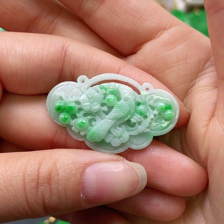 翡翠颈饰未镶嵌吊坠