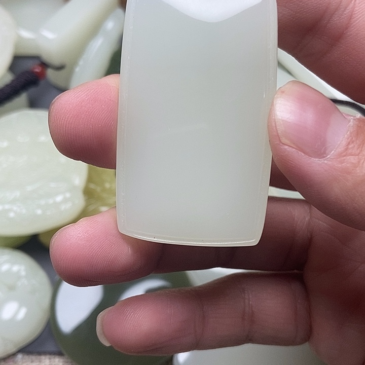 机***连和田玉未镶嵌颈饰