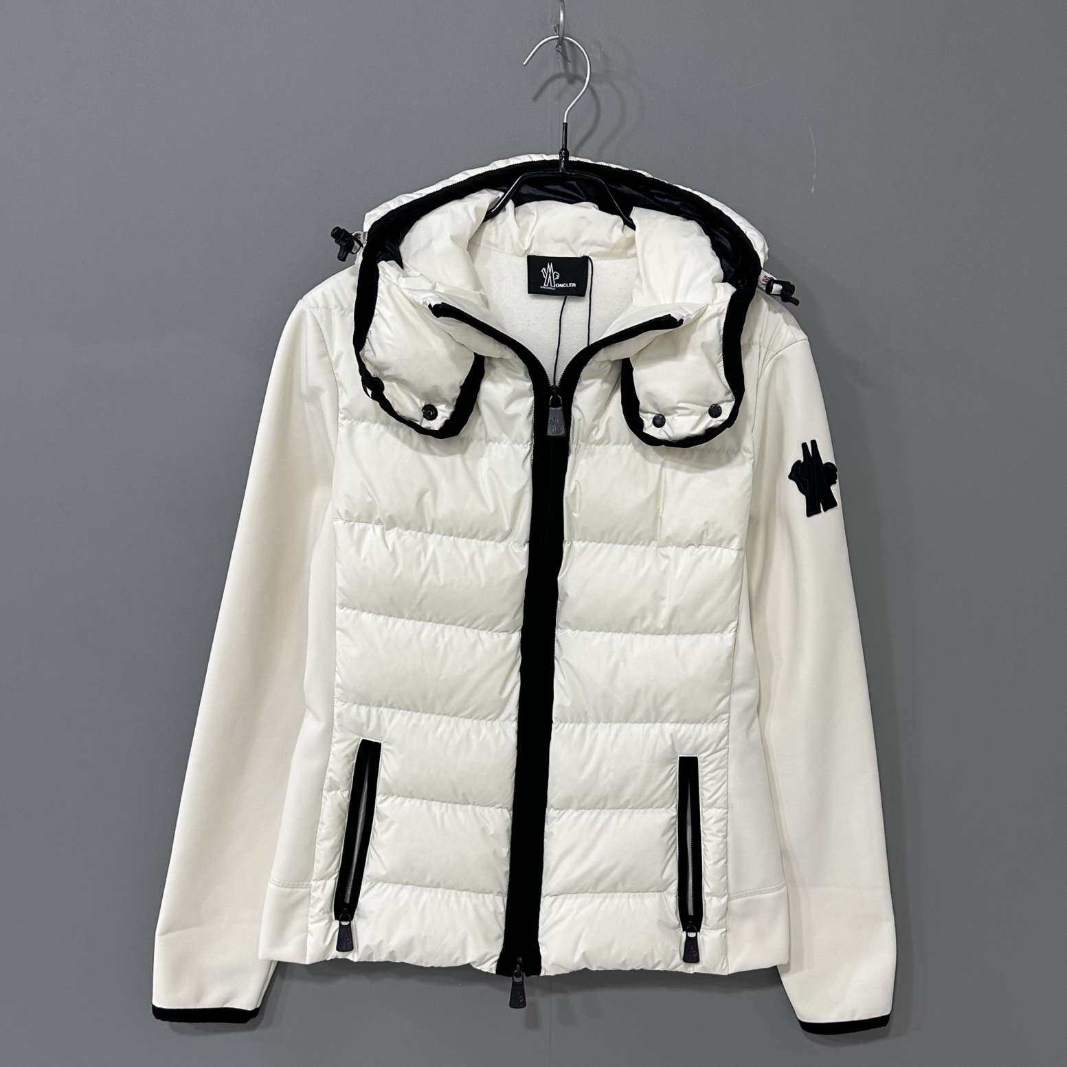 99新 MONCLER 黑白拼色滑雪羽绒外套/L码/04702