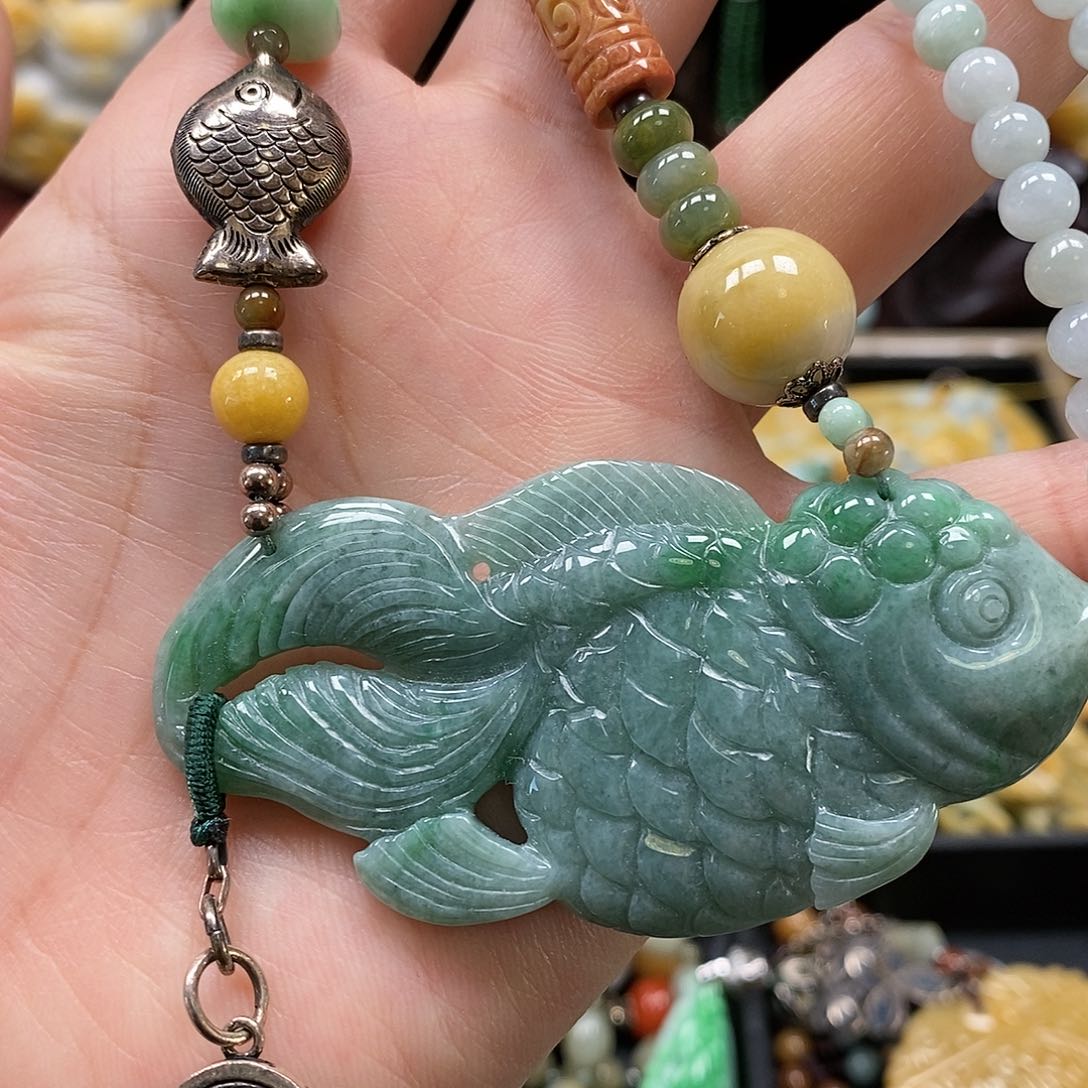 翡翠颈饰未镶嵌翡翠